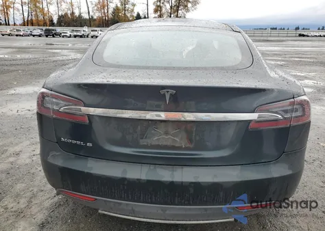 2013 Tesla Model S z USA, uszkodzony, nr VIN 5YJSA1CG4DFP03578